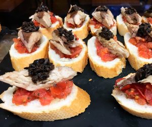 Pintxo con tomate y ventresca